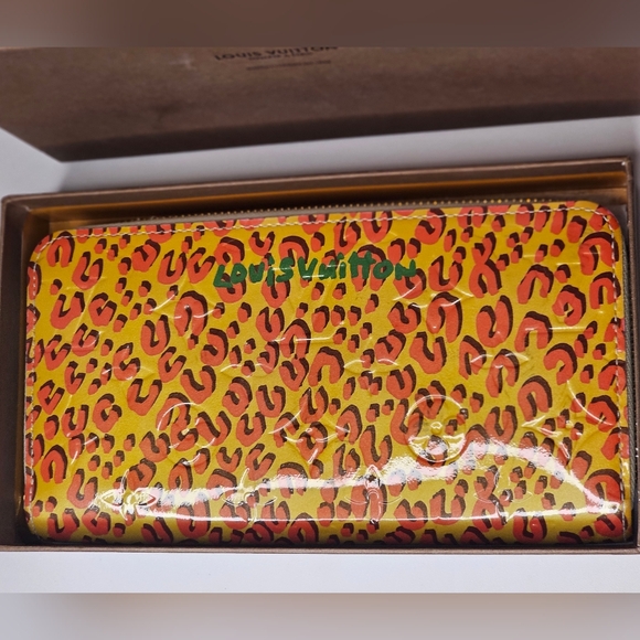 Louis Vuitton Ltd Edition Monogram Vernis Cheetah Print Zippy Wallet! - Picture 2 of 16
